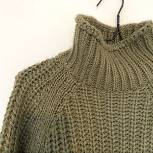 H&M Chunky Knit Cropped Sweater